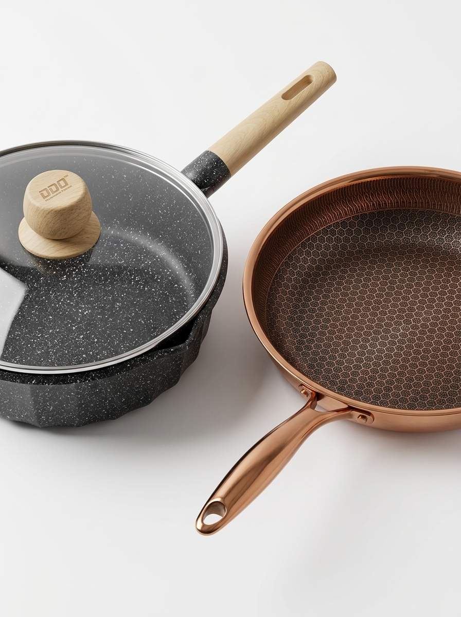 Frying_pans_with_wooden_handle_202607271659