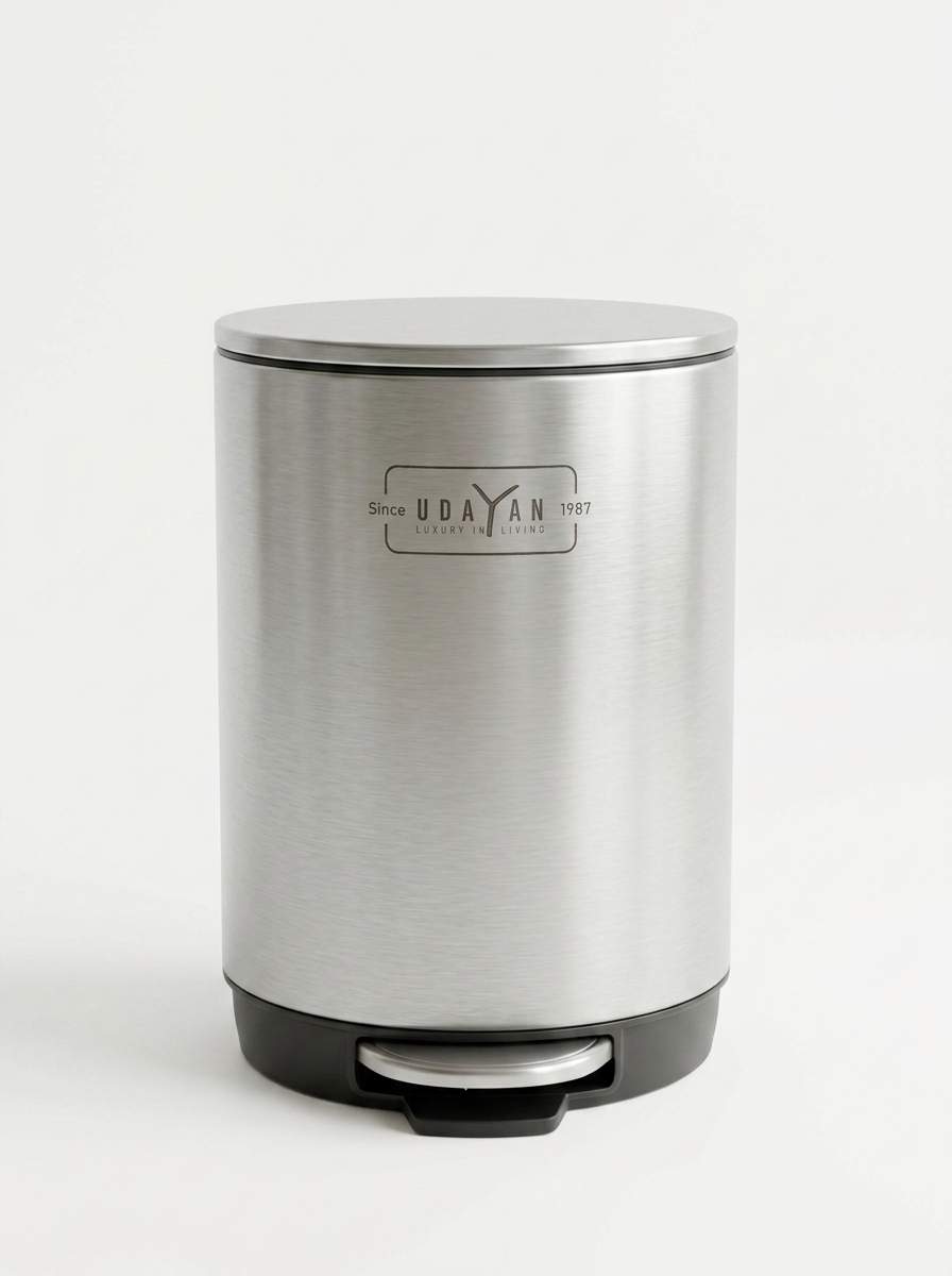 Stainless_steel_trash_bin_pedal_202607271659